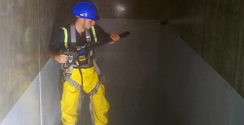 A água da Sabesp já tem cloro: ainda preciso limpar a caixa?